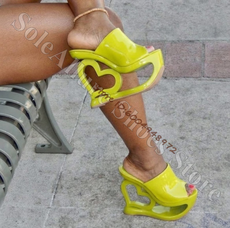 페이턴트 레더 하트 모양 속이 빈 조각 웨지 플랫폼 슬 - Women Shoes Mules 리뷰 및 가격